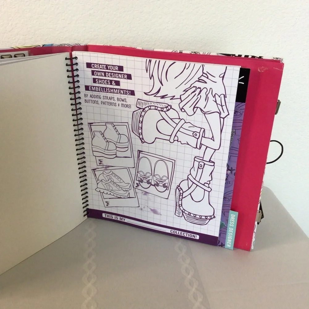 Bratz Fashion Folio Binder 2015 NEW